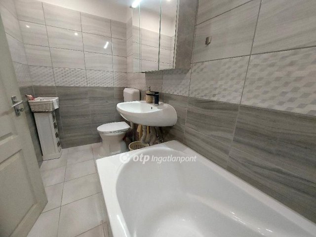 Eladó sorház, Nagykőrösön 35 M Ft, 2 szobás