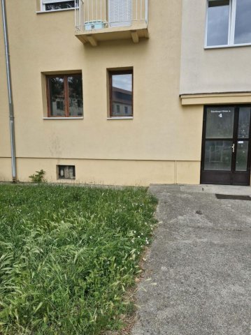 Eladó téglalakás, Oroszlányban 36 M Ft, 2+1 szobás