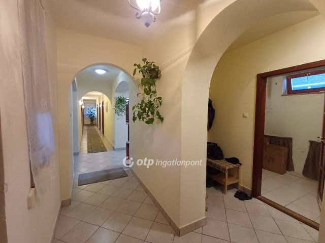Eladó családi ház, Szigetszentmiklóson 103.9 M Ft, 4+1 szobás