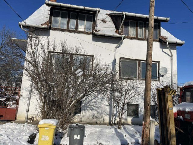 Eladó családi ház, Szegeden 104.5 M Ft, 9 szobás