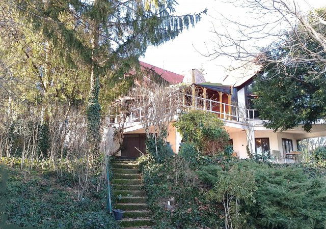 Eladó családi ház, Pécsett 138 M Ft, 4+2 szobás