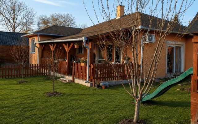 Eladó családi ház, Ráckevén 89.9 M Ft, 3 szobás