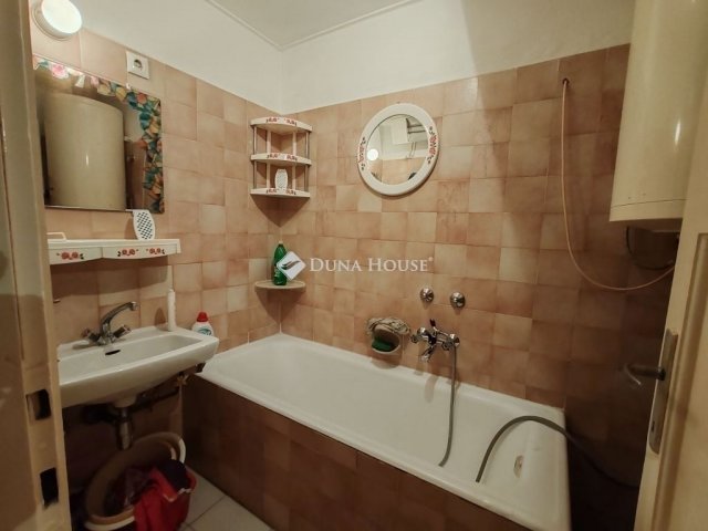 Eladó téglalakás, Budapesten, VI. kerületben 77 M Ft, 2 szobás