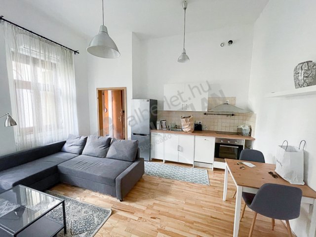 Kiadó téglalakás, albérlet, VII. kerületben, Vörösmarty utcában