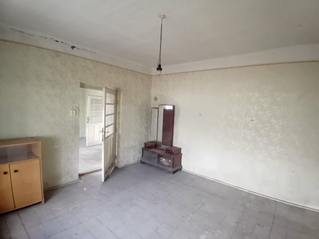 Eladó családi ház, Turán 25.9 M Ft, 2 szobás