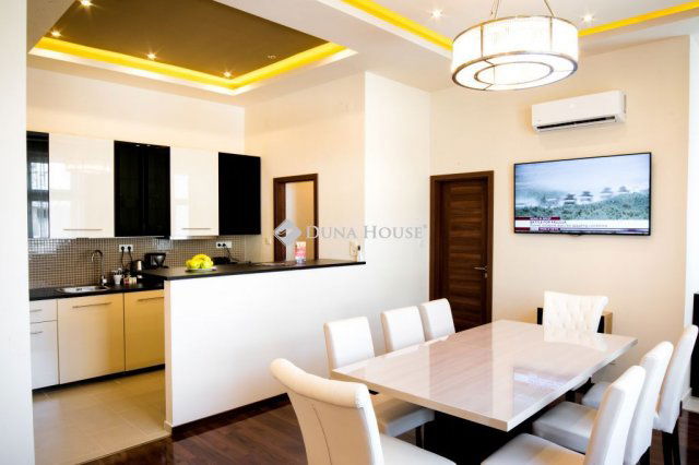 Eladó téglalakás, V. kerületben, Petőfi Sándor utcában