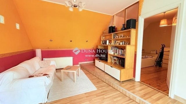 Eladó családi ház, Dunabogdányban 60 M Ft, 4+1 szobás