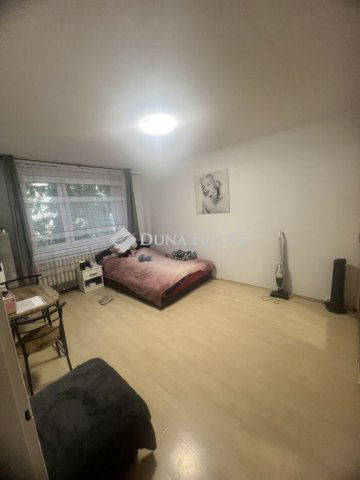 Eladó panellakás, Veszprémben, Stromfeld Aurél utcában 33 M Ft