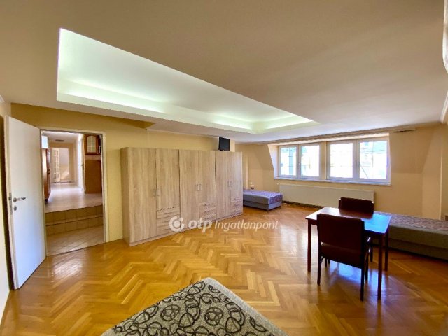 Eladó családi ház, Esztergomban 134 M Ft, 6 szobás