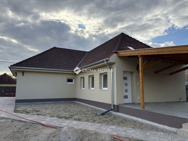 Eladó családi ház, Dabason 79.9 M Ft, 4 szobás