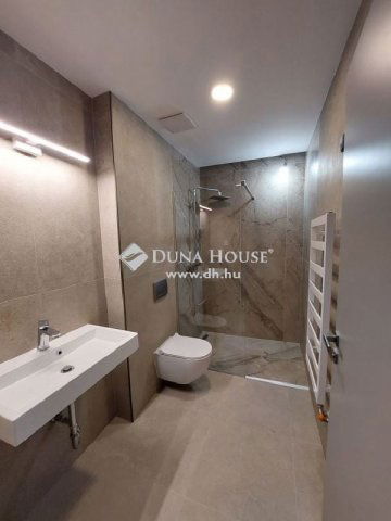 Eladó téglalakás, Siófokon 72.428 M Ft, 2 szobás