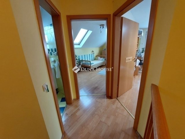 Eladó családi ház, Budapesten, III. kerületben 220 M Ft
