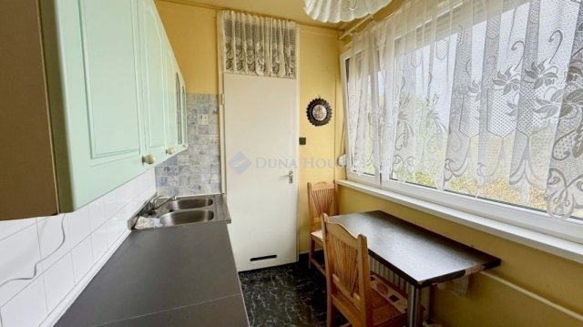 Eladó panellakás, Szegeden 58.5 M Ft, 4 szobás