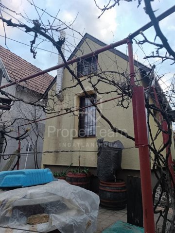 Eladó nyaraló, Vértesszőlősön 7.5 M Ft, 1 szobás