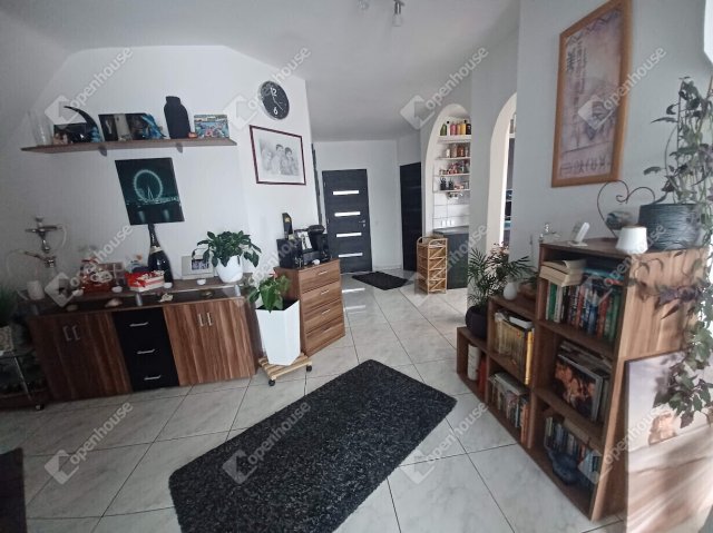 Eladó családi ház, Debrecenben 220 M Ft, 3 szobás