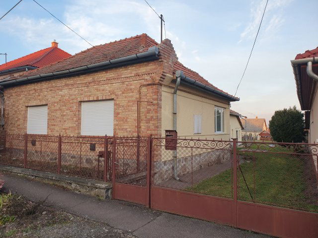 Eladó családi ház, Domoszlón 22.9 M Ft, 3 szobás