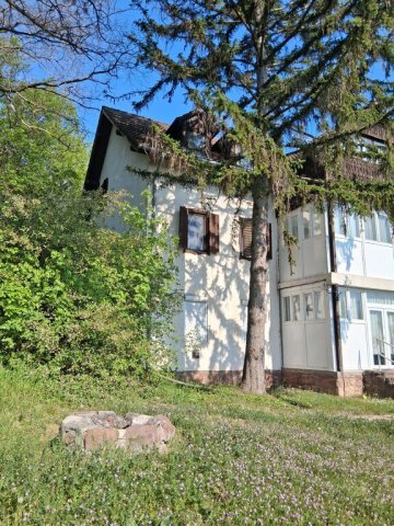 Eladó családi ház, Balatonalmádiban 220 M Ft, 10 szobás