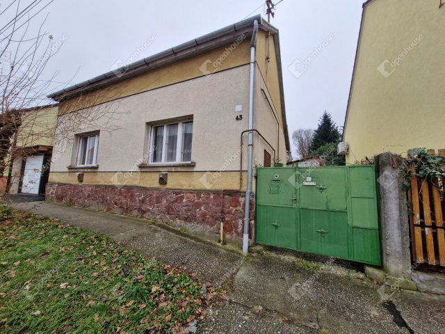 Eladó családi ház, Kaposváron 54.9 M Ft, 2 szobás