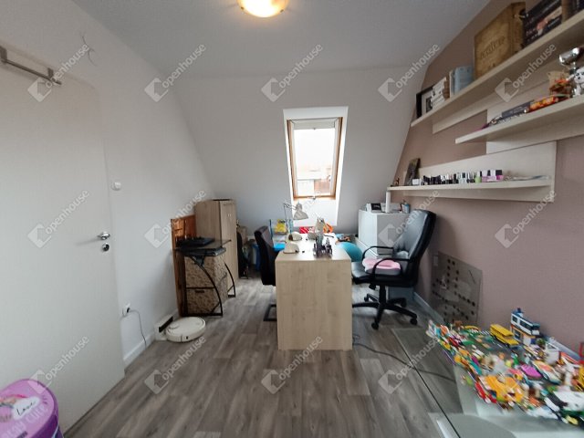 Eladó téglalakás, Sopronban 85 M Ft, 4 szobás