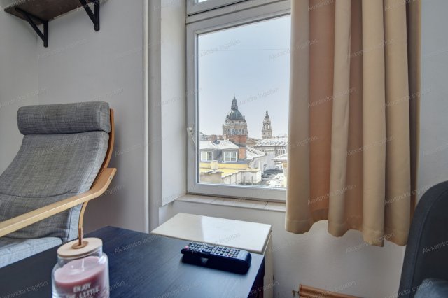 Eladó téglalakás, Budapesten, VI. kerületben, Zichy Jenő utcában
