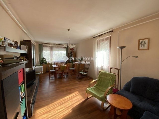 Eladó panellakás, Pécsett 37.9 M Ft, 2 szobás