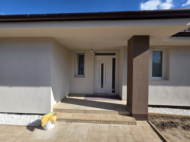 Eladó családi ház, Budapesten, XVI. kerületben, Romhány utcában