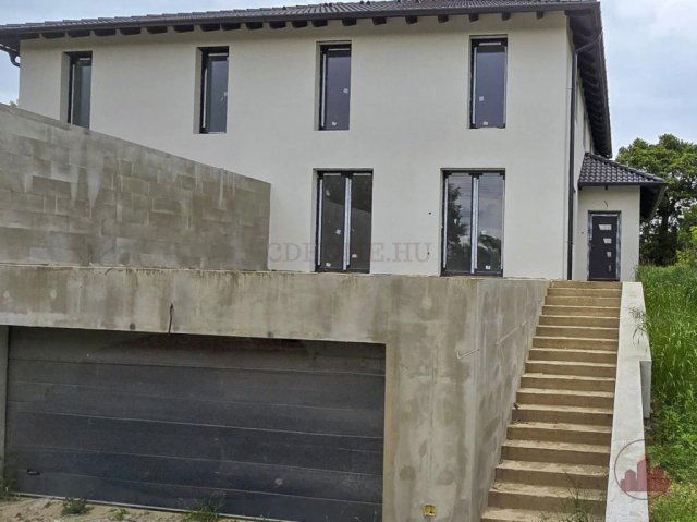 Eladó családi ház, Érden 139.9 M Ft, 5 szobás