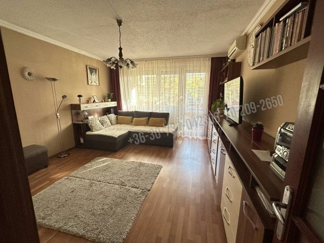 Eladó panellakás, Budapesten, XXI. kerületben, Nyírfa utcában