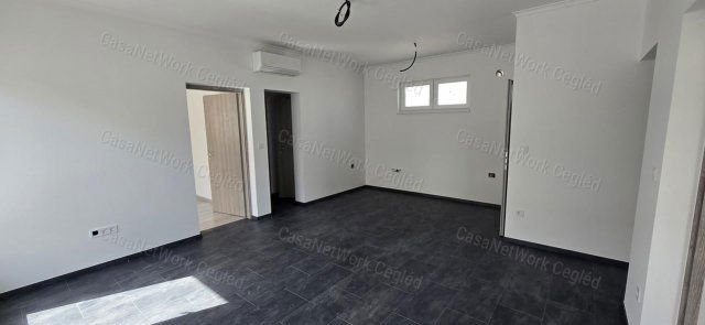 Eladó téglalakás, Cegléden 50 M Ft, 4 szobás