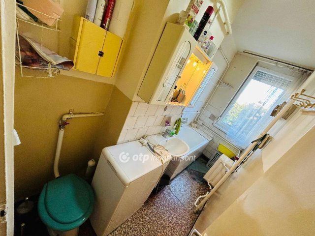 Eladó panellakás, Debrecenben 49.5 M Ft, 2+1 szobás