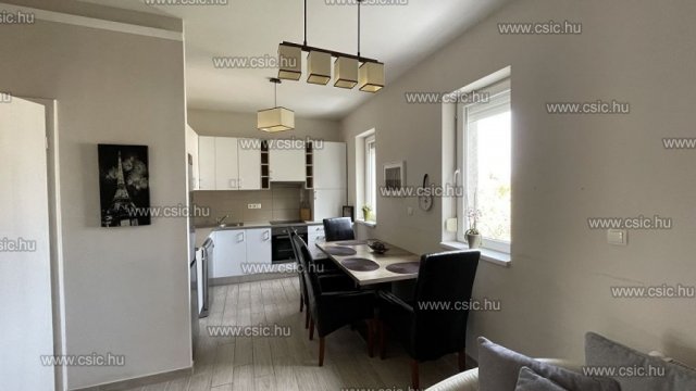 Eladó téglalakás, Törökbálinton 98 M Ft, 4 szobás