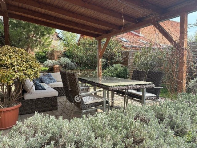 Eladó családi ház, Pécsett 89.9 M Ft, 3 szobás