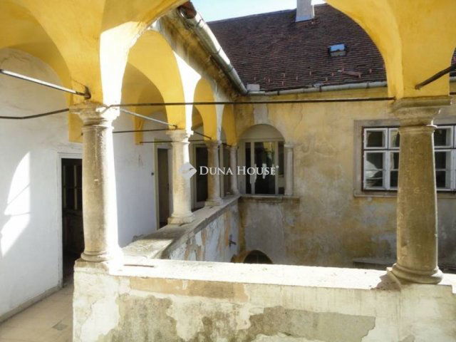 Eladó családi ház, Sopronban 250 M Ft, 3 szobás