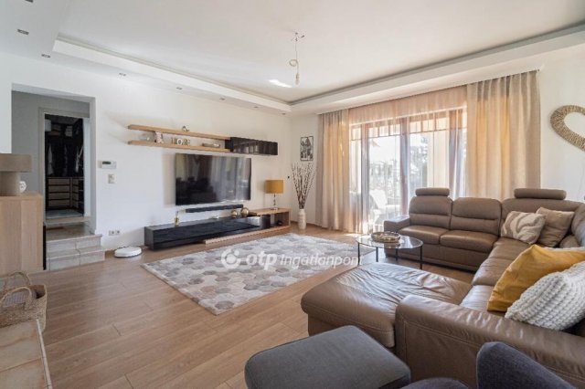 Eladó családi ház, Siófokon 375 M Ft, 6 szobás