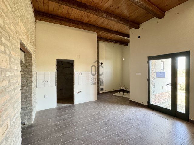 Eladó családi ház, Sióagárdon 13.5 M Ft, 2 szobás