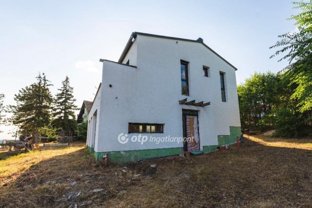 Eladó családi ház, Velencén 159 M Ft, 3+2 szobás