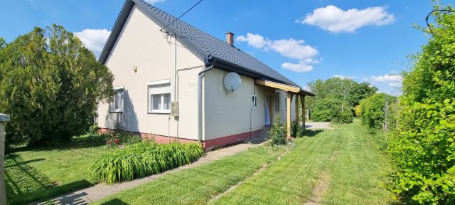 Eladó családi ház, Bicskén 59.99 M Ft, 3 szobás