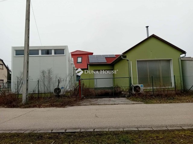 Kiadó ipari ingatlan, Győrött, Rozgonyi utcában 80 E Ft / hó