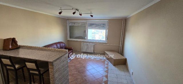 Eladó panellakás, Szolnokon 24.99 M Ft, 1+1 szobás