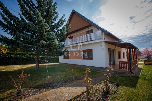Eladó családi ház, Balatonbogláron 115 M Ft, 7 szobás