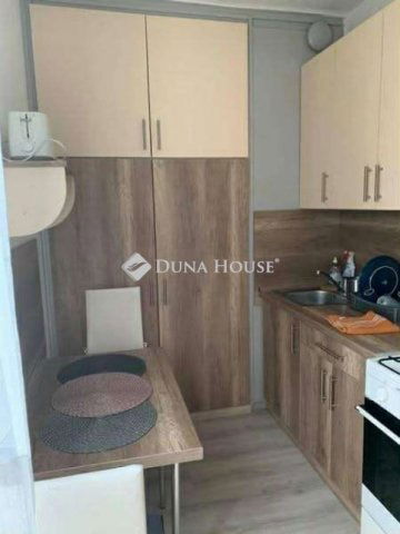 Eladó panellakás, Pécsett 42.9 M Ft, 2 szobás