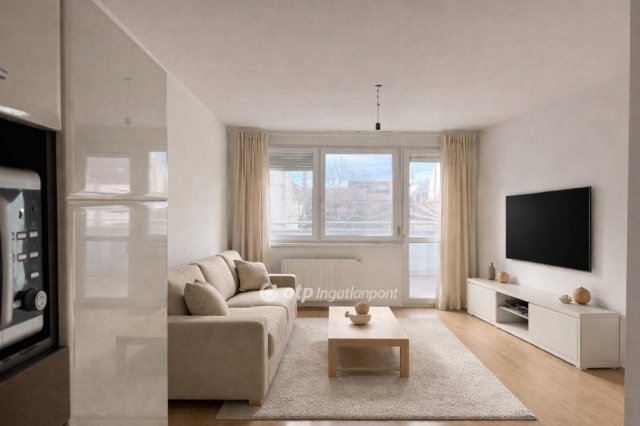 Eladó téglalakás, Pécsett 75 M Ft, 2+1 szobás