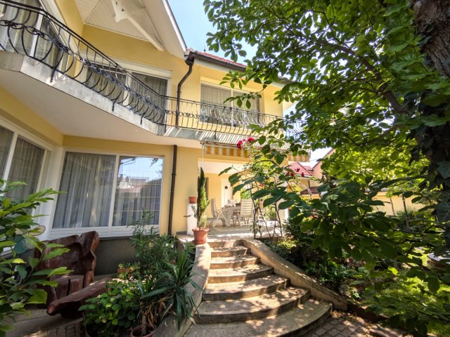 Eladó családi ház, Debrecenben 299 M Ft, 6 szobás