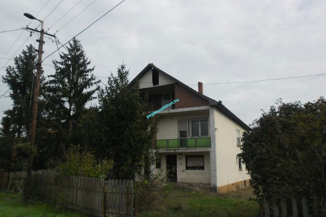 Eladó családi ház, Arlón 13.9 M Ft, 5 szobás