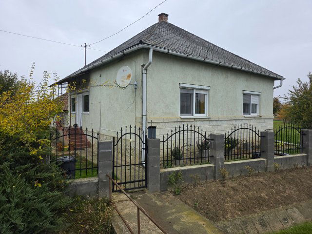 Eladó családi ház, Tiszanagyfalun 20 M Ft, 2 szobás
