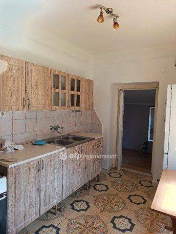 Eladó családi ház, Karácsondon 28.5 M Ft, 2+1 szobás