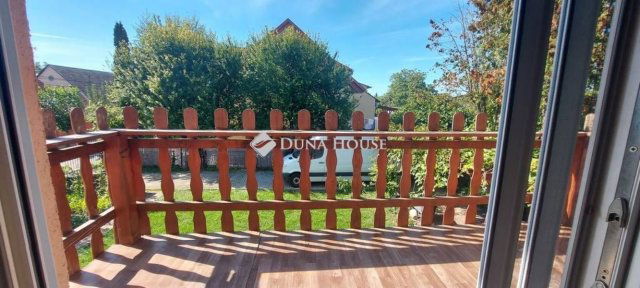 Kiadó téglalakás, albérlet, Pécsett 180 E Ft / hó, 3 szobás