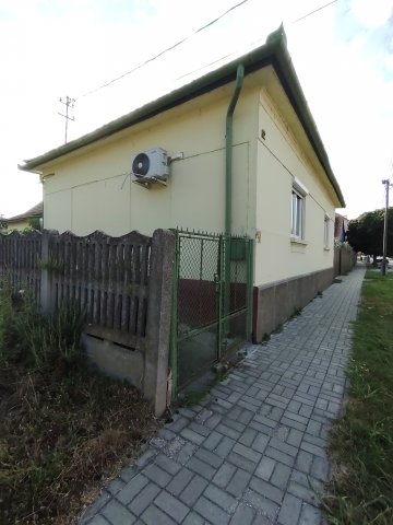 Eladó családi ház, Dombóváron 27.75 M Ft, 3 szobás