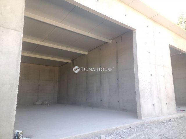 Eladó ipari ingatlan, Almásfüzitőn 5.9 M Ft