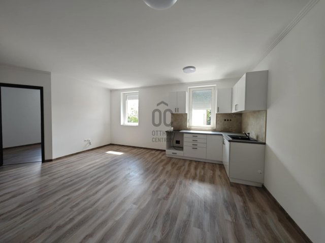 Eladó téglalakás, Szigetszentmiklóson 52.9 M Ft, 2 szobás